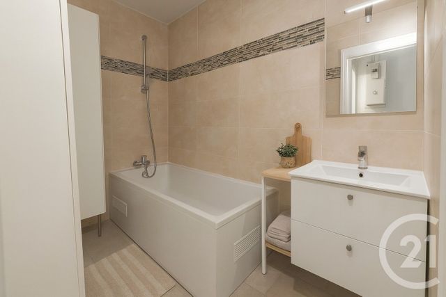 Appartement F2 à louer - 2 pièces - 42.34 m2 - VILLEJUIF - 94 - ILE-DE-FRANCE - Century 21 Far Etoiles